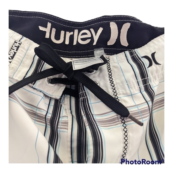 Hurley White w/Blue & Black plaid 11" board shorts, 32 waist GUC - Picture 2 of 5